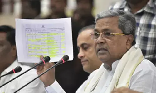 Siddaramaiah answered Guv’s show cause notice on same day