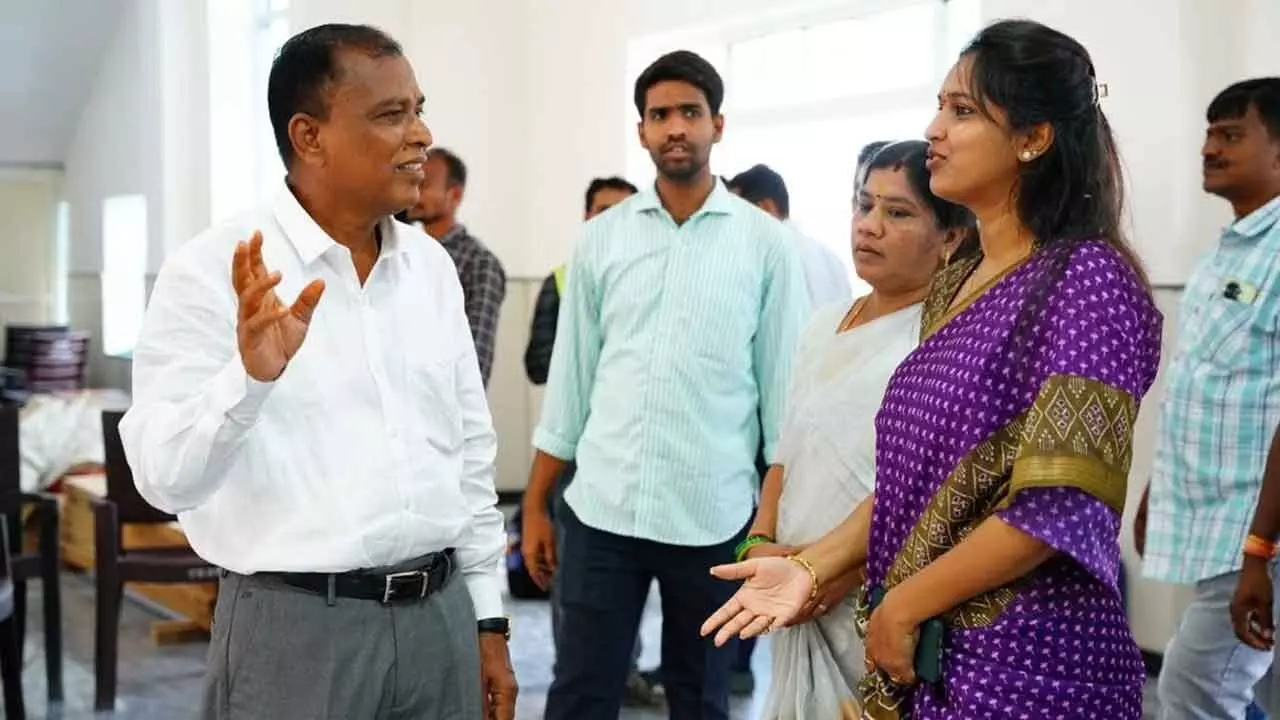 CUAP Vice-Chancellor SA Kori welcoming MLA Bandaru Sravani at the campus in Anantapur on Thursday