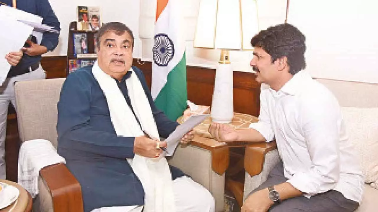 Tirupati MP Dr M Gurumoorthy explaining the necessity of inter model station to Union minister Nitin Gadkari in New Delhi