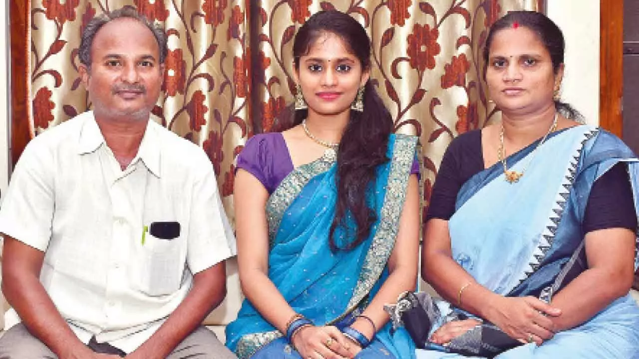 Shruthi Samanvi (Centre) with her parents