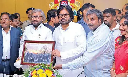 Stars and smugglers! Pawan’s dig at Allu Arjuns Pushpa?