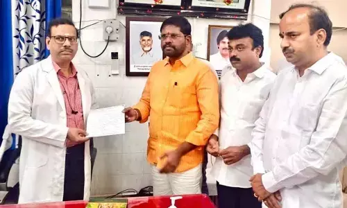 BJP leaders submitting a memorandum to SVRR Government Hospital Superintendent Dr Ravi Prabhu in Tirupati on Thursday