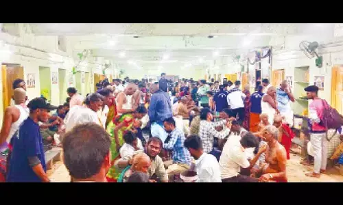 Devotees getting their hair tonsuring at Urukunda Eeranna (Narasimha) Swamy temple in Kowthalam