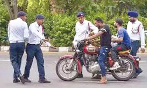 LG directs to expedite ‘challans on WhatsApp’ system