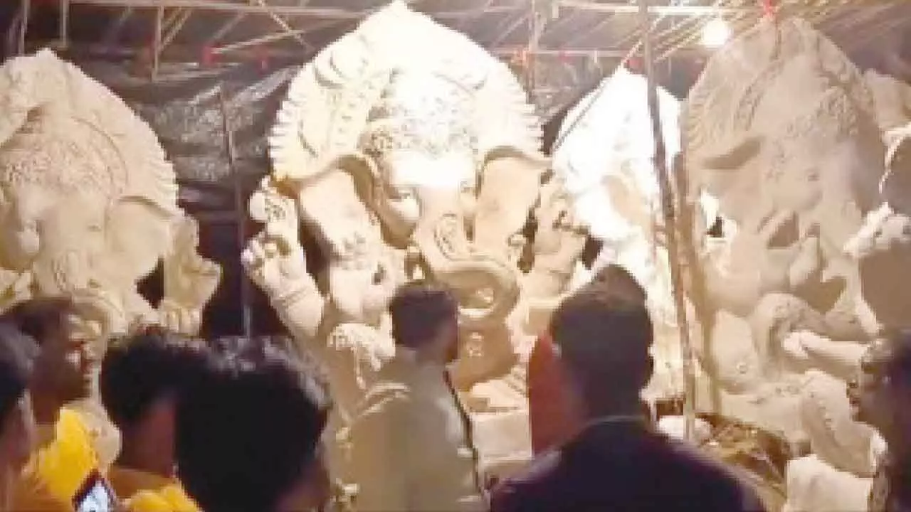 Dhoolpet Ganesh idol makers get one-month breather, thank Asad