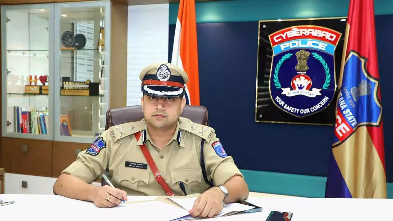 Cyberabad CP rewards cops for excellence