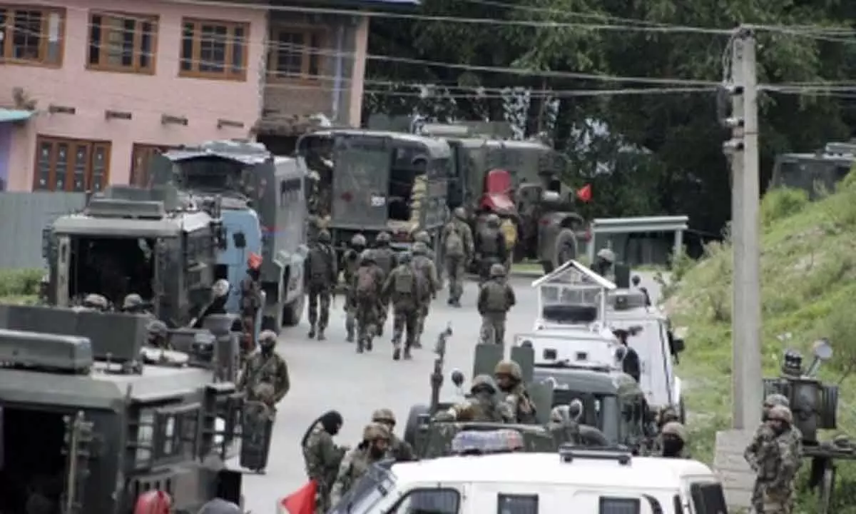 J&K: Two soldiers injured in ongoing Anantnag gunfight