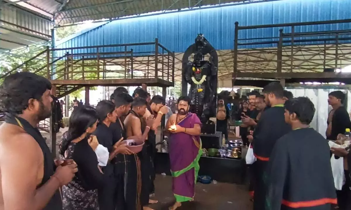 Tila Oil Abhishekam Pujas for Shani Deva Performed with Devotion