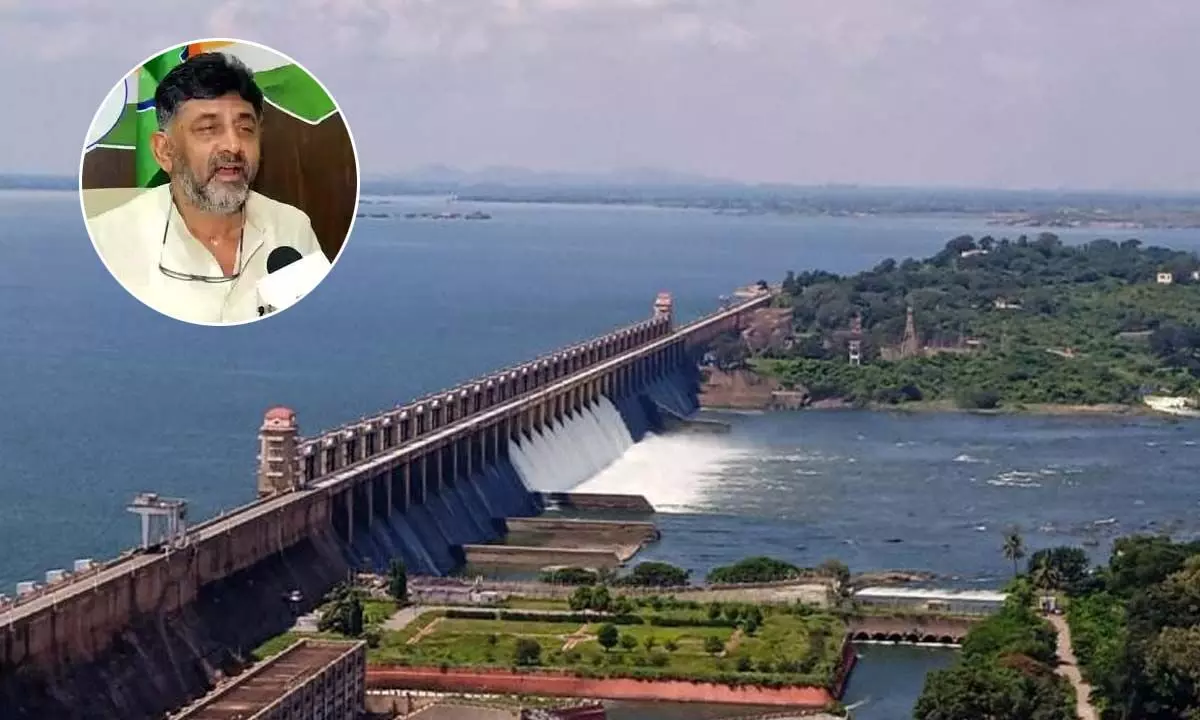 Karnataka Dy. CM DK Shivakumar Inspects Damage at Tungabhadra Dam