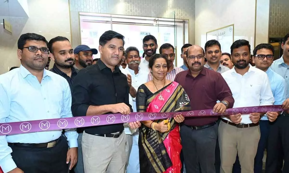 Panyam MLA Gouru Charitha Reddy reopening Malabar Gold and Diamonds showroom in Kurnool on Sunday