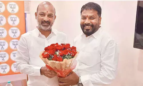 Namburi Ramalingeswara Rao calls on Union Minister Bandi Sanjay Kumar