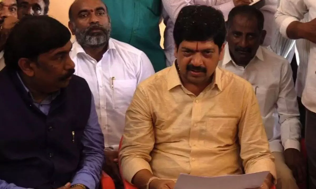 Minister for Mines, Geology and Excise Kollu Ravindra during a meeting with officials at the fishing harbour near Machilipatnam in Krishna district on Sunday