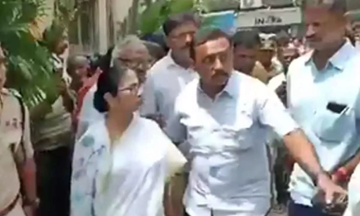 Will hand over doctor’s rape & murder case to CBI if police probe not done by Sunday, says Mamata Banerjee