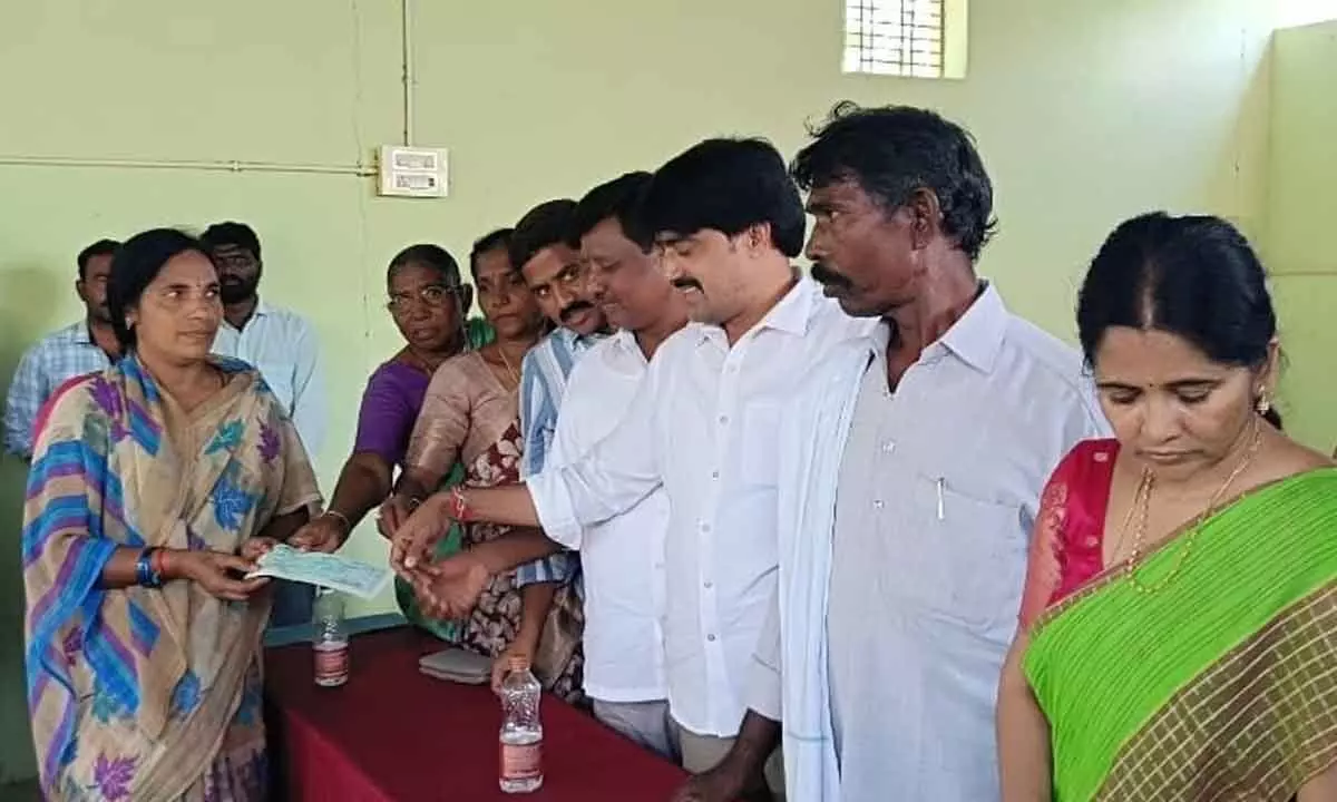 Alampur MLA Vijayudu Distributes Kalyana Lakshmi and Shaadi Mubarak Cheques at Aiza Tahsildar Office.