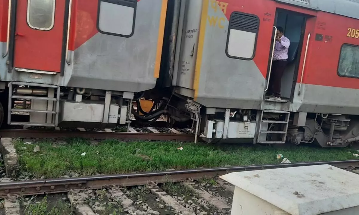 Passenger Train Derailment Took Place At Itarsi Junction Averting Major Disaster