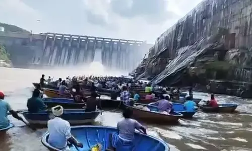 Srisailam Reservoir Gates Closed, Fishermen Rush for Fishing