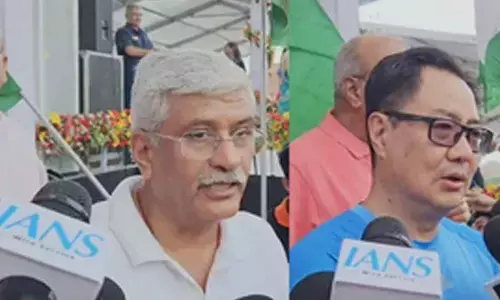 Har Ghar Tiranga campaign: MPs participate in Tricolour bike rally