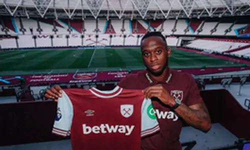 Aaron Wan-Bissaka joins West Ham from Man Utd on seven-year contract
