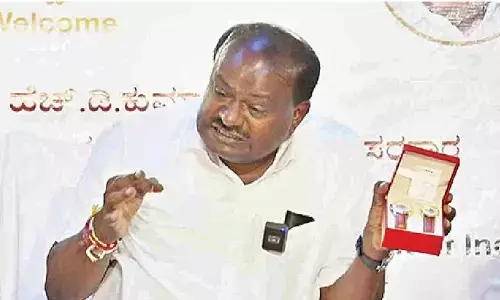 Stop looting, help revive HMT: Kumaraswamy lashes out at DKS