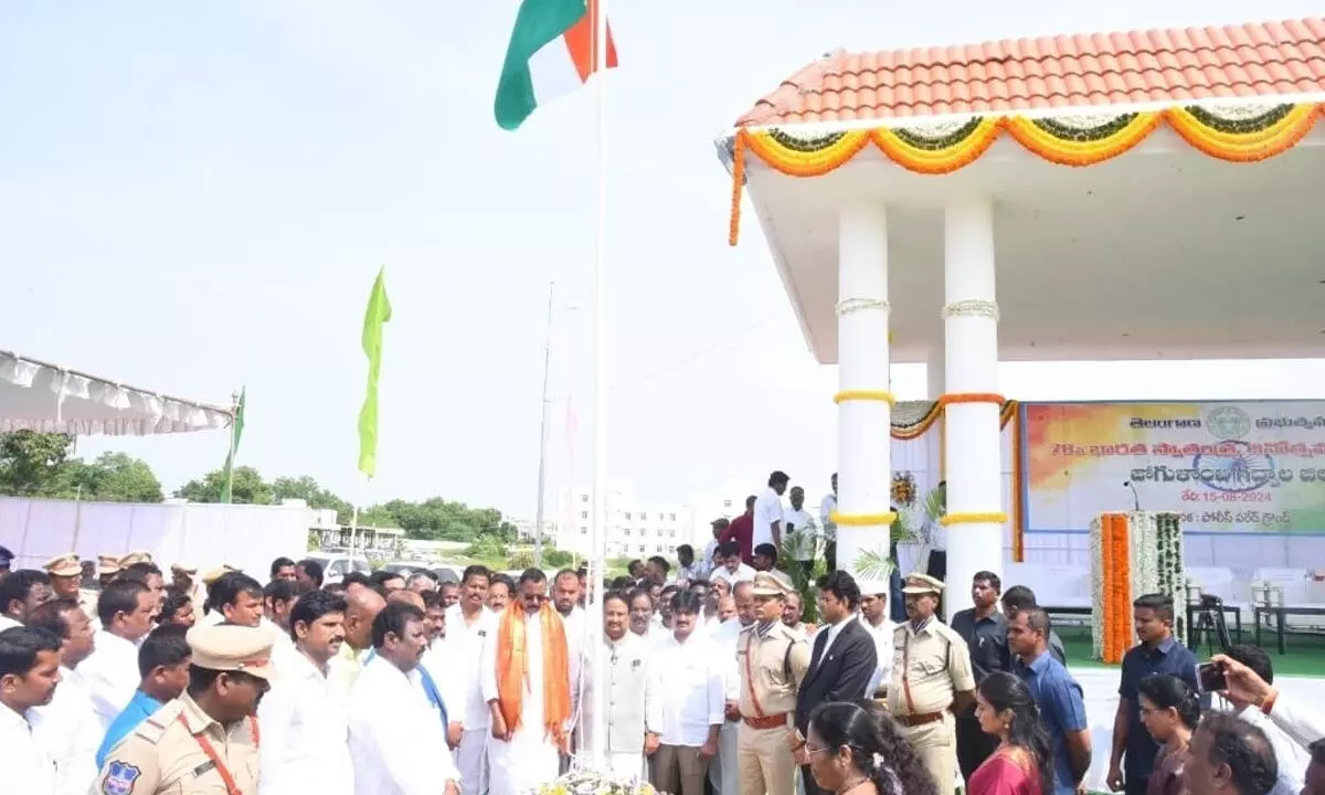 Grand Independence Day Celebrations Held in Gadwal.Special Government Representative AP Jitender Reddy Unfurls the National Flag