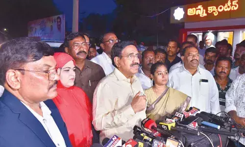 Minister Narayana inspects Anna Canteen