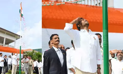 YS Jagan participate in Independence Day celebrations at YSRCP office in Tadepalli