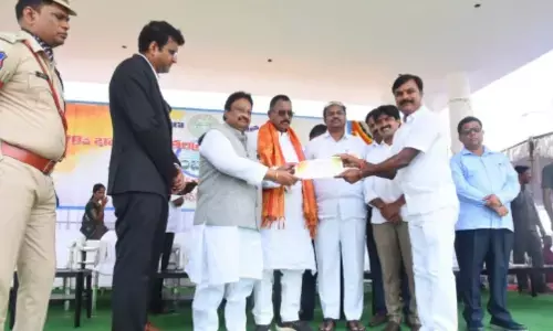 Purendar Kumar, EO of Jogulamba Temple, Receives Outstanding Service Award