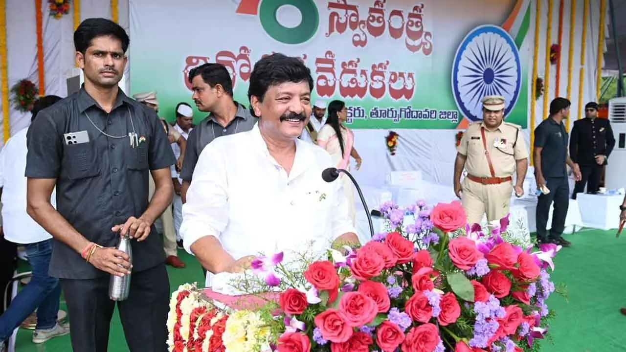 Minister Kandula Durgesh addressing the gathering on  Independence Day in  Rajamahendravaram on Thursday