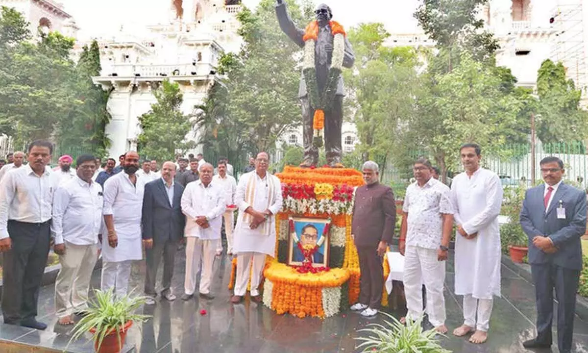 Speaker hoists national flag on Assembly premises