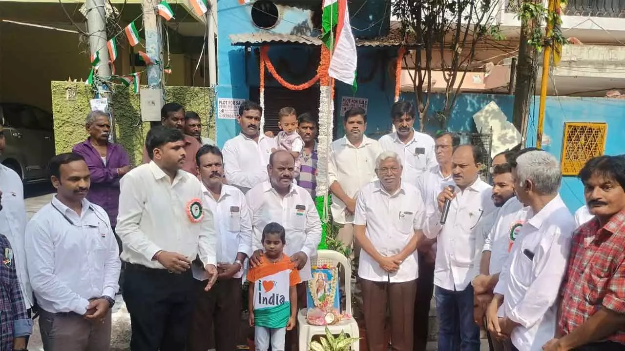 Kodanda Ram hoists national flag at Jana Samithi party office