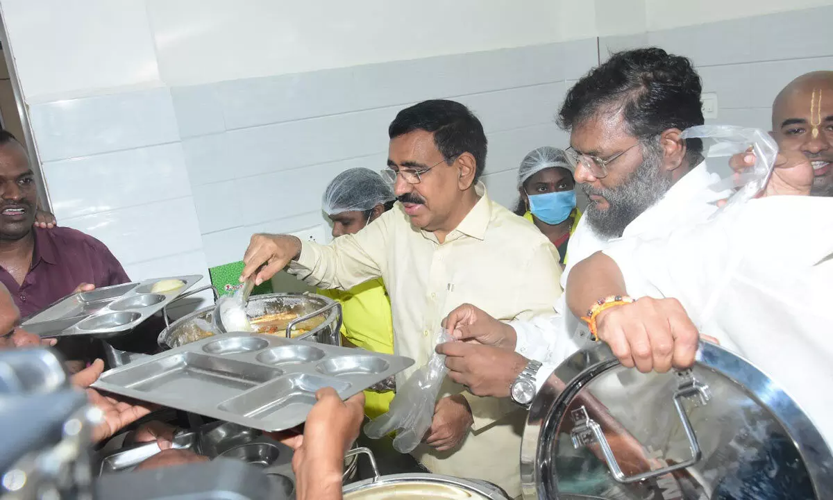 AP Minister Narayana Launches Anna Canteen in Nellore