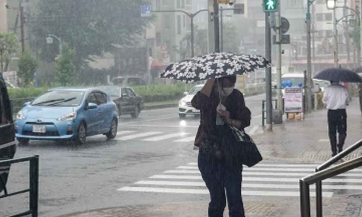 Typhoon Ampil brings downpours to Japan