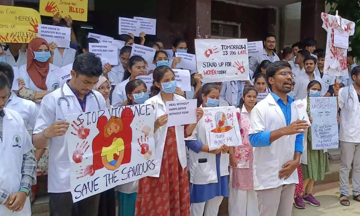 Protests by Medical Students in Response to Junior Doctors Murder in Kolkata