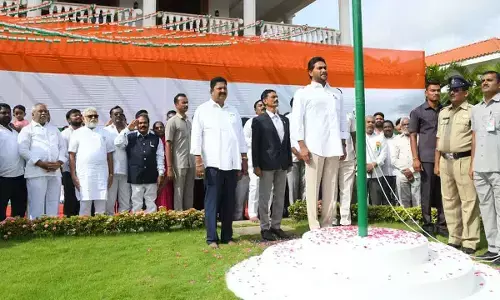 YSRCP chief Y S Jagan Mohan Reddy hoists national flag on the occasion of Independence Day at party central office in Tadepalli on Thursday