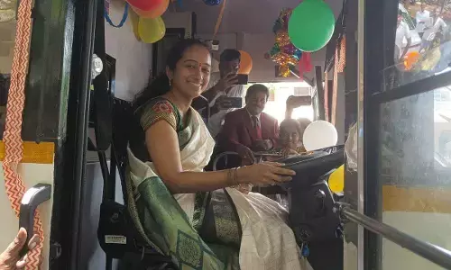 MLA Palle Sindhura Reddy inaugurating RTC bus in Puttaparthi on Thursday