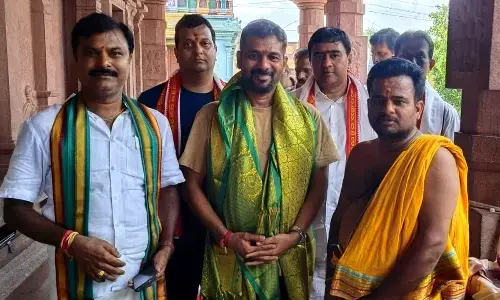 Chief Ministers Brother Visits Jogulamba Temple