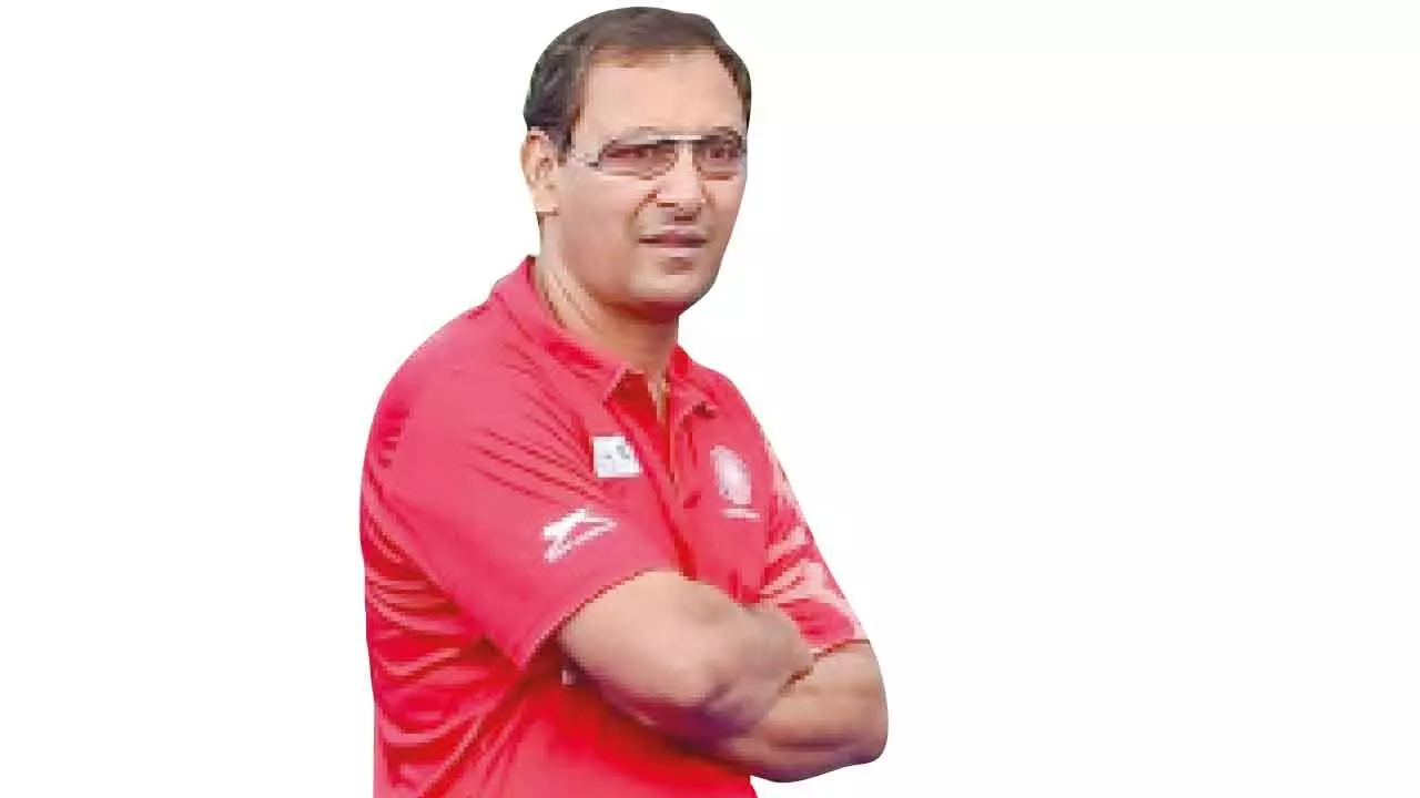 Forget past, think about future: coach Harendra's advice to women's hockey team