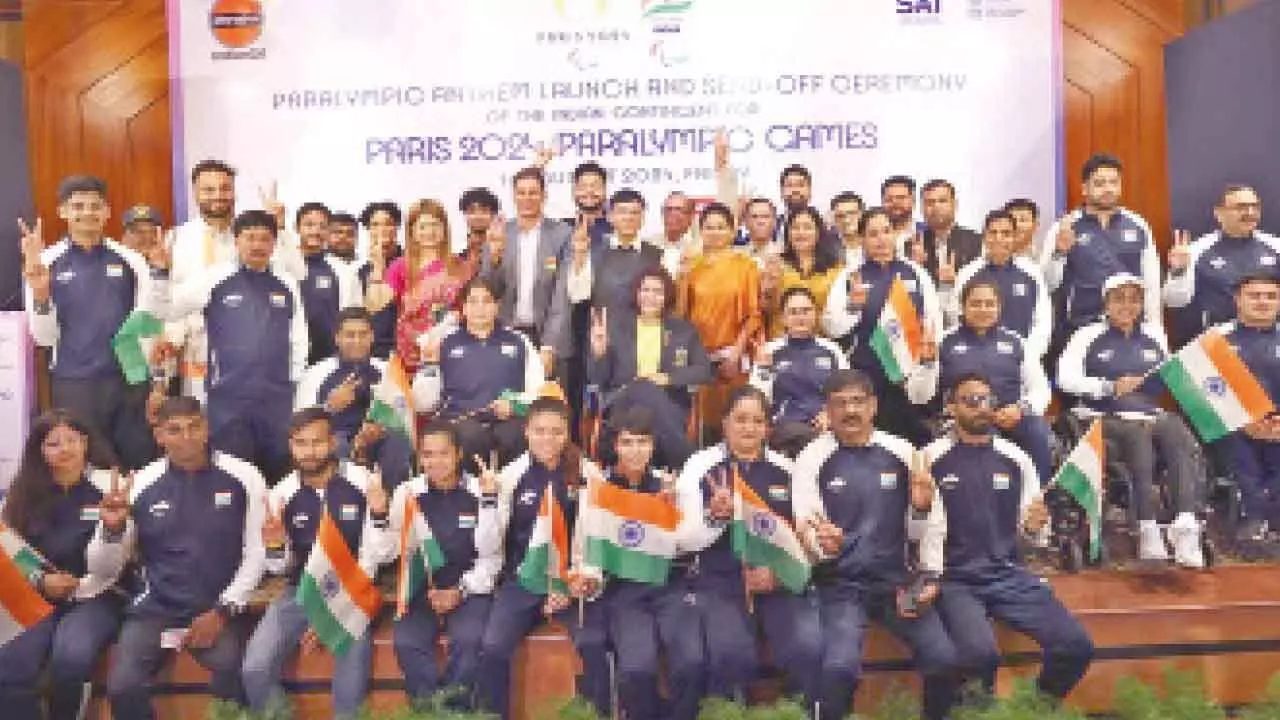 Largest-ever Ind ian contingent gets grand send-off for Paris