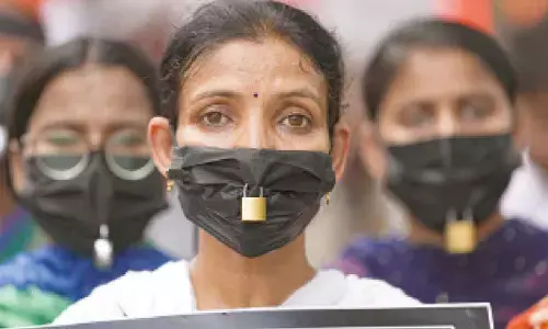 Violence against Hindus in Bangladesh: Bansuri, JNU VC attend   protest march in Delhi