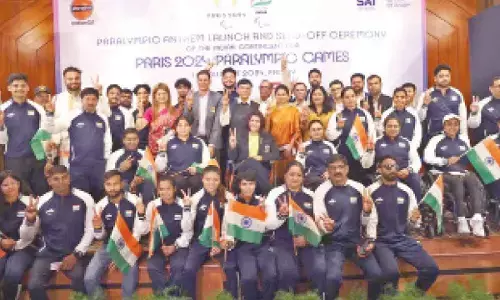 Largest-ever Ind ian contingent gets grand send-off for Paris