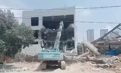 HYDRA its spreads fangs, razes illegal structures near Gandipet