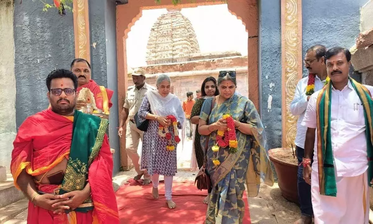 Central Team Conducts Research on Navabrahma Temples in Alampur