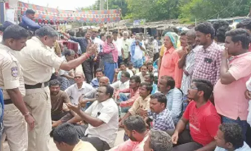 Argument between farmers and police