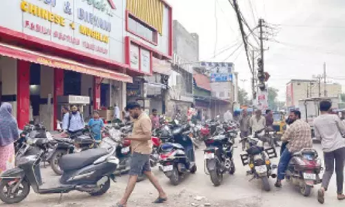 Cops turn a blind eye to illegal parking on new widened roads