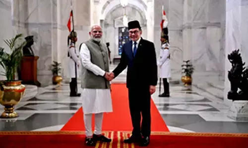 Malaysian PM accorded ceremonial welcome at Rashtrapati Bhavan