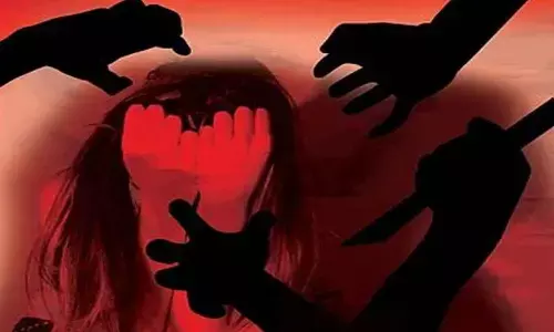 Sexual assault of 4-yr-old girls in Maha: Protesters storm school   building, block rly tracks