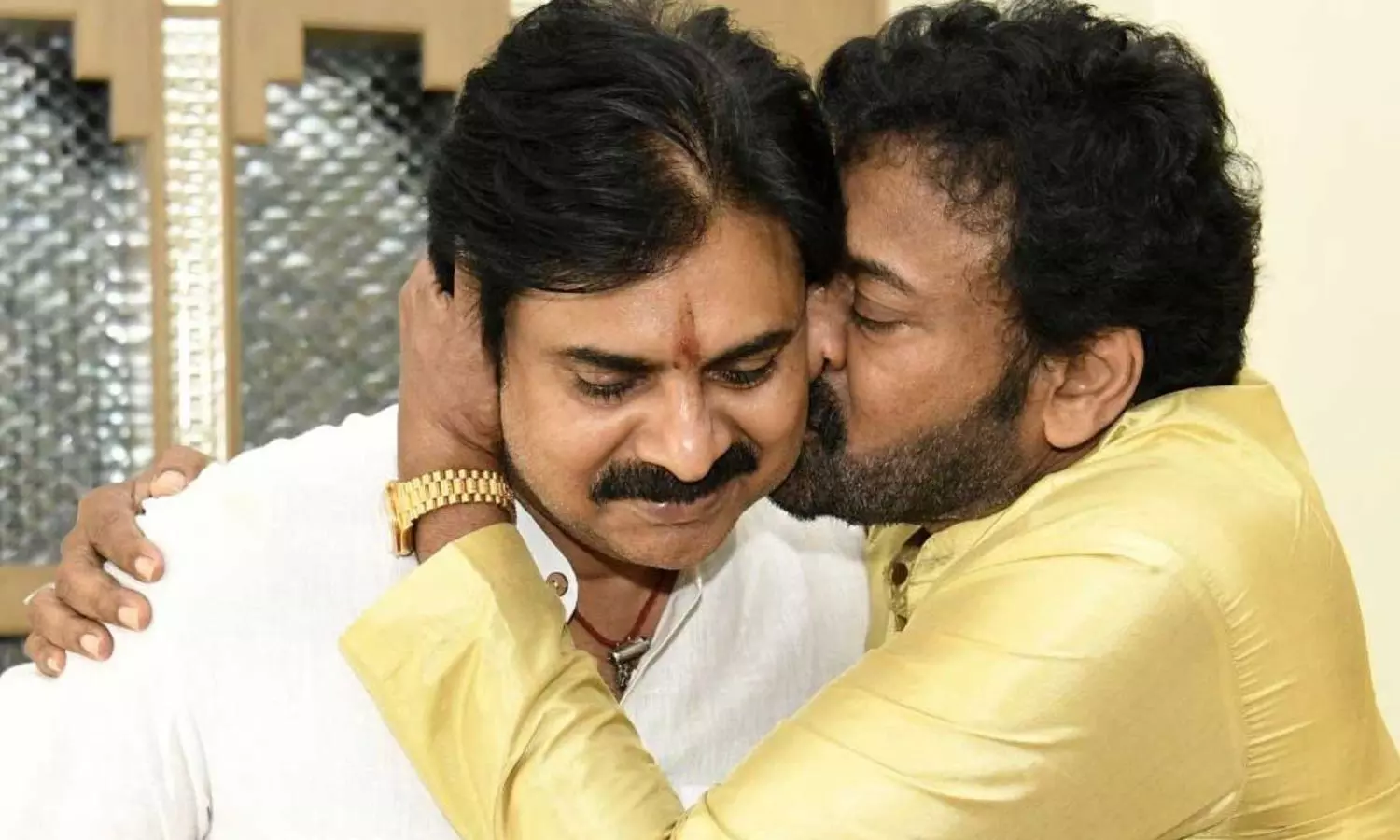 Pawan Kalyan Shares Heartfelt Words for Brother Chiranjeevi on His Birthday