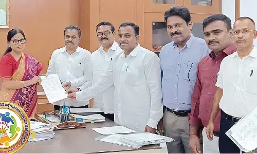 Gurukul Assn members submit petition to CS on pending issues