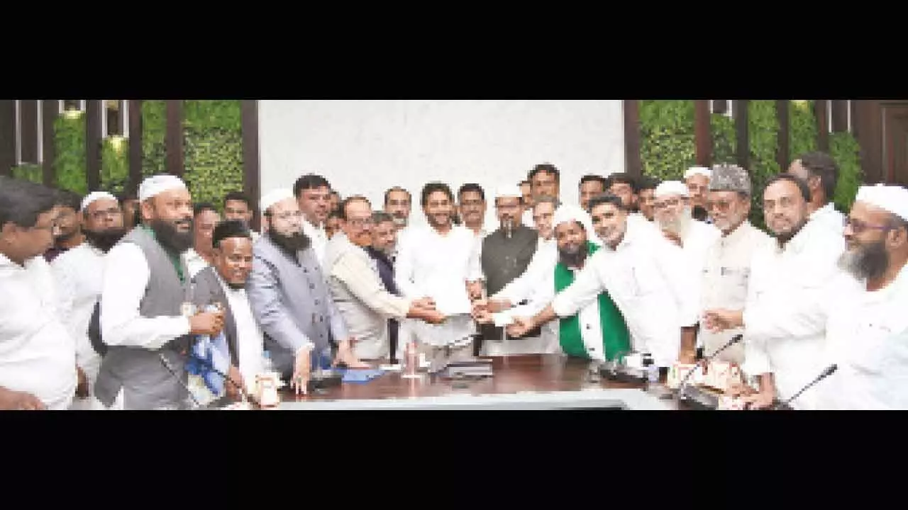 Jagan vows support to Muslim welfare, to oppose Wakf Bill