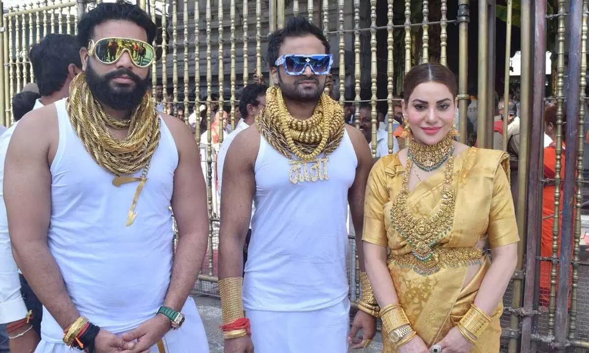 ‘Golden Boys of Pune’ Sunny Nanasaheb Waghchoure and  Sanjay Gujjar and his wife Preeti Soni in Tirumala on Friday